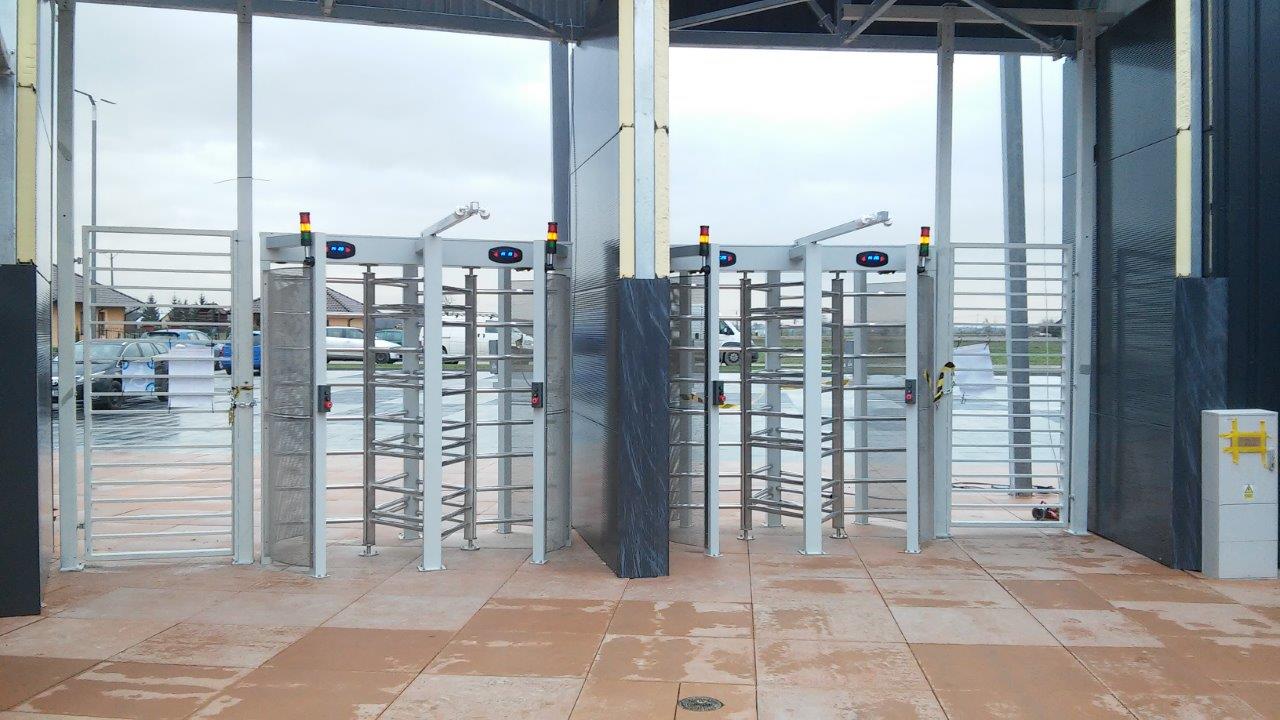 喀美為涅杰查體育場提供出入口門禁設備